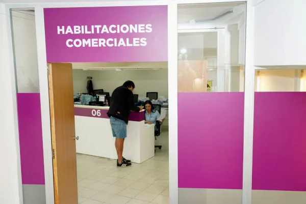 Programa persianas arriba para habilitar comercios en La Plata