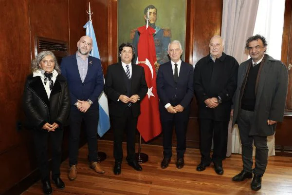 Alak junto al embajador de Turquía en Argentina