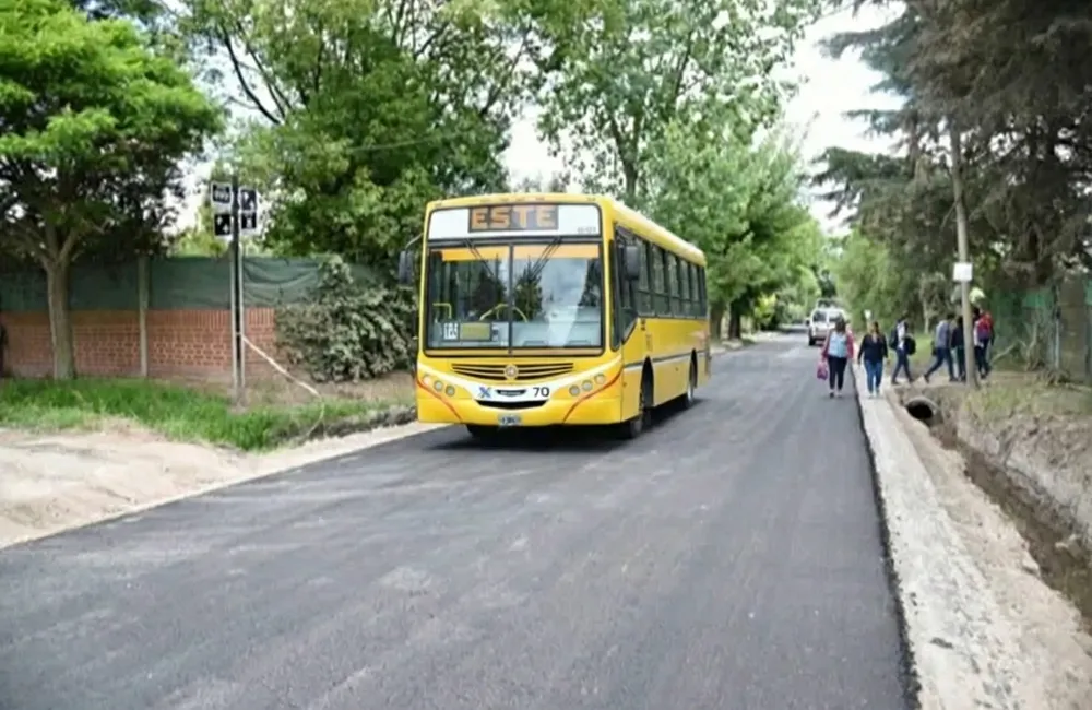 Representación de una unidad del Este ramal 14 circulando por 650