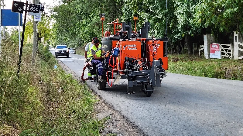 Maquinaria especializada trabaja en calle 22