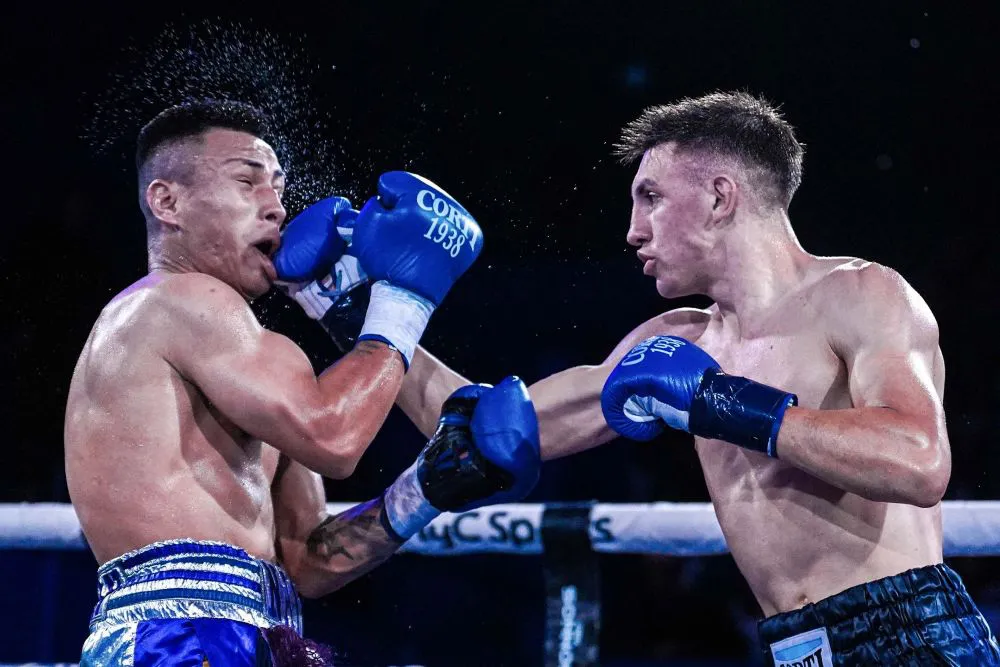 Rincón recibe el golpe del Pacman Gimenez