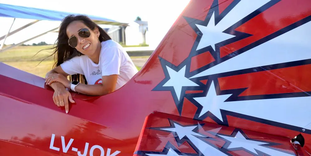 Jenny Dillon en su avión
