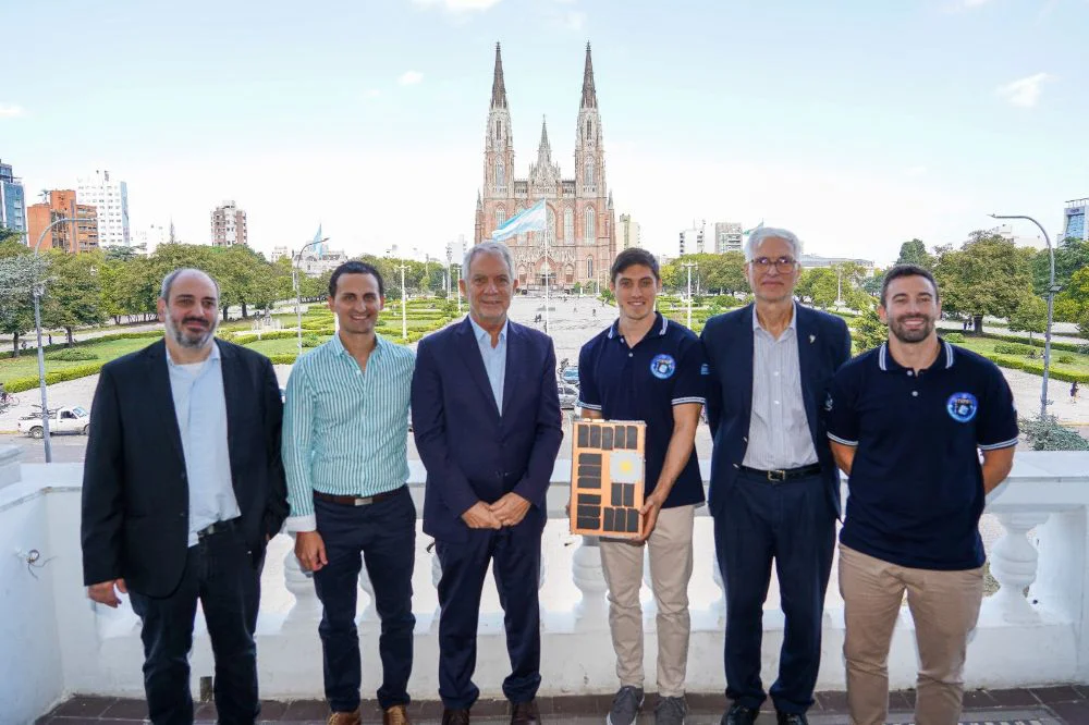 Los premiados con el satélite en La Plata