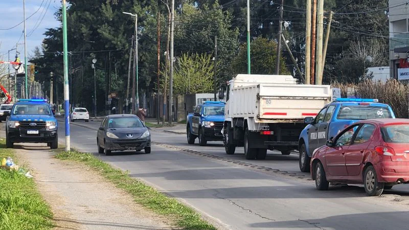 Camión detenido sobre Avenida 7 y 97