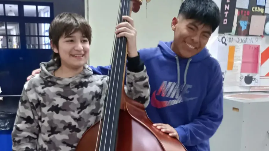 Nuevo contrabajo para la Orquesta Escuela