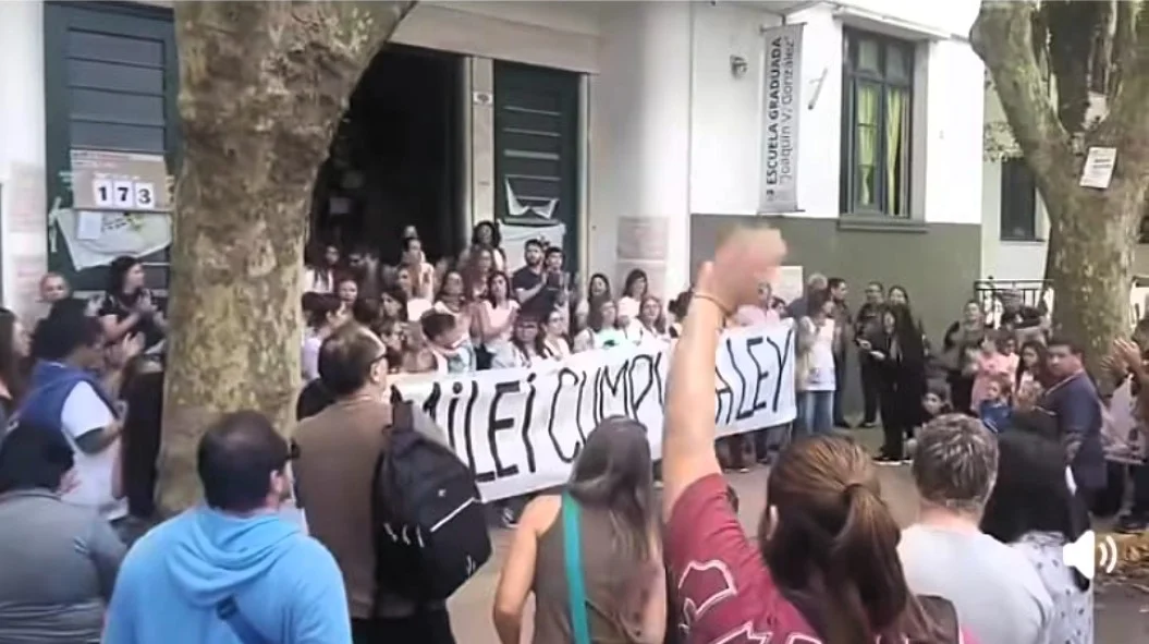 Abrazo a la escuela Anexa